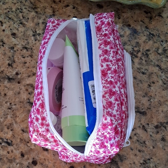 Floral Cosmetic Bag Set of 3, Pink, Blue and Green. NWT. - Picture 9 of 10